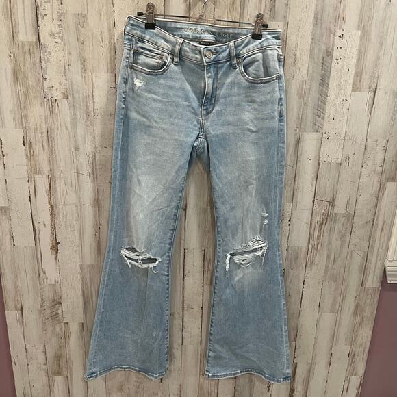American Eagle Low Rise Flare Light Wash Busted Knee Distressed Jeans 4 Short - Picture 1 of 9